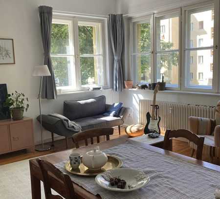 Nette Altbauwohnung mit Balkon in beliebter Lage beim Rüdesheimer Platz