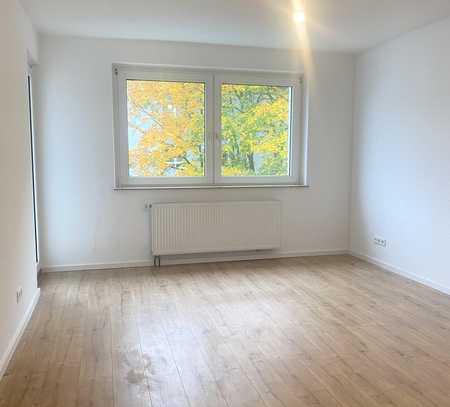 Moderne und renovierte 2-Zimmer-Wohnung mit Balkon