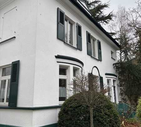 Großzügige Villa mit sieben Schlafzimmern in Bonn-Plittersdorf