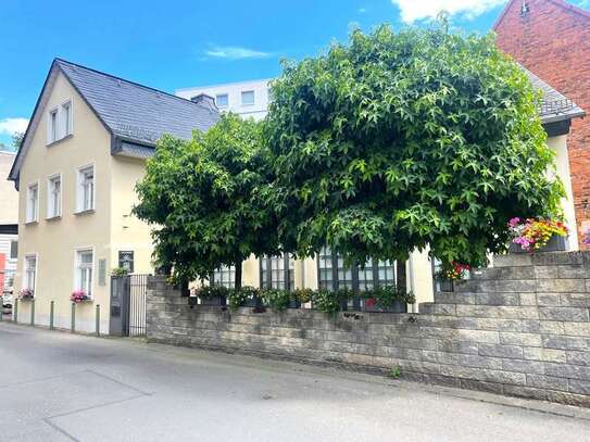 Eine wahrhaftige Rarität: Wunderschönes und denkmalgeschütztes Einfamilienhaus im Herzen von Gieß...