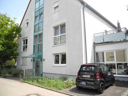 Hofheim-Am Kreishaus - Großzügige Bürofläche mit 2 Tageslicht WCs und 5 PKW-Stellplätzen