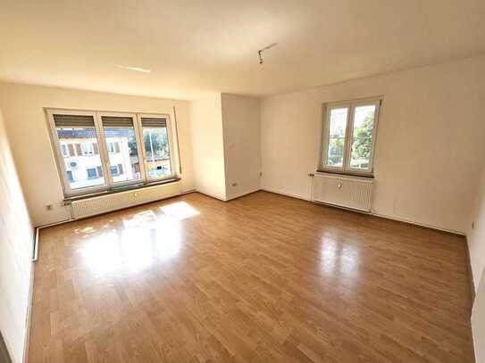 Modernisierte und helle 4-Zimmer-Wohnung mit Balkon Nähe Innenstadt