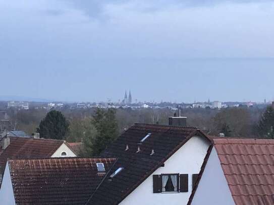 Domblick! 3,5-Zi.-Mais.-Whg. mit Einbauküche und Balkon in Kneiting