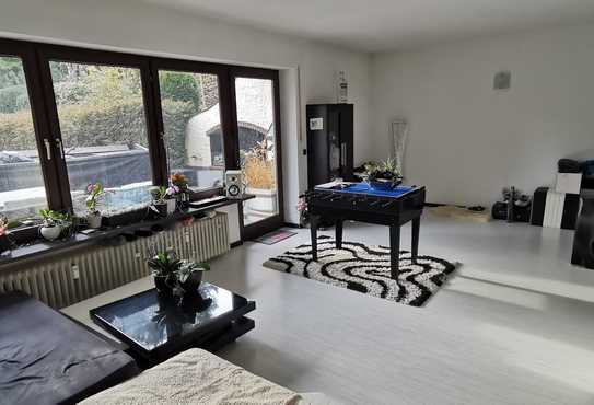 sonnendurchflutete EG-Wohnung mit alleinigem Gartenzugang und Terrasse - ca 100qm
