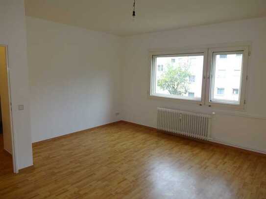 ** SINGLEAPARTMENT IN GRÜNER UMGEBUNG **