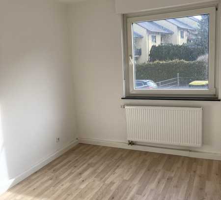 Gut geschnittene 3 Zimmer Wohnung mit Balkon