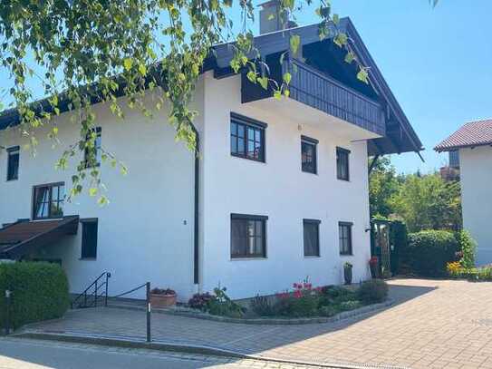 Attraktive, sonnige Wohnung mit zusätzlichem, mit Holz ausgebauten Raum im Dachgeschoss