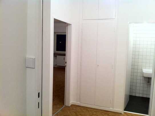 FREI !! TOP LAGE HÜGELSTRASSE 162 FFM 2 ZIMMER BALKON EINBAUKÜCHE KELLER CA 58 QM