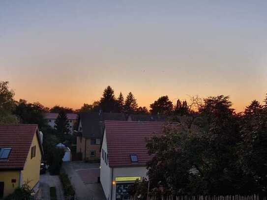 Geschmackvolle Wohnung mit zwei Zimmern sowie großer Terrasse und Einbauküche in Berlin