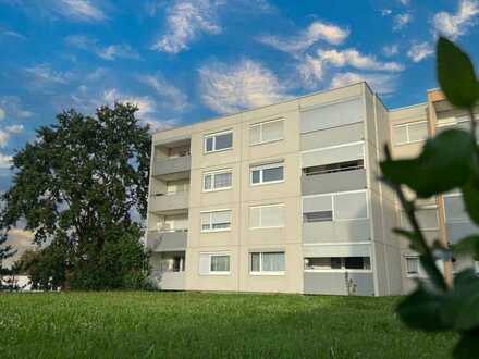 Bezugsfertige, gepflegte und große 2,5-Zimmer-Wohnung mit sonnigem Balkon und Tiefgaragenplatz