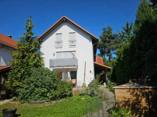 Maklerfrei ! - Einfamilienhaus mit Einliegerwohnung und Garten in Neufahrn in Niederbayern