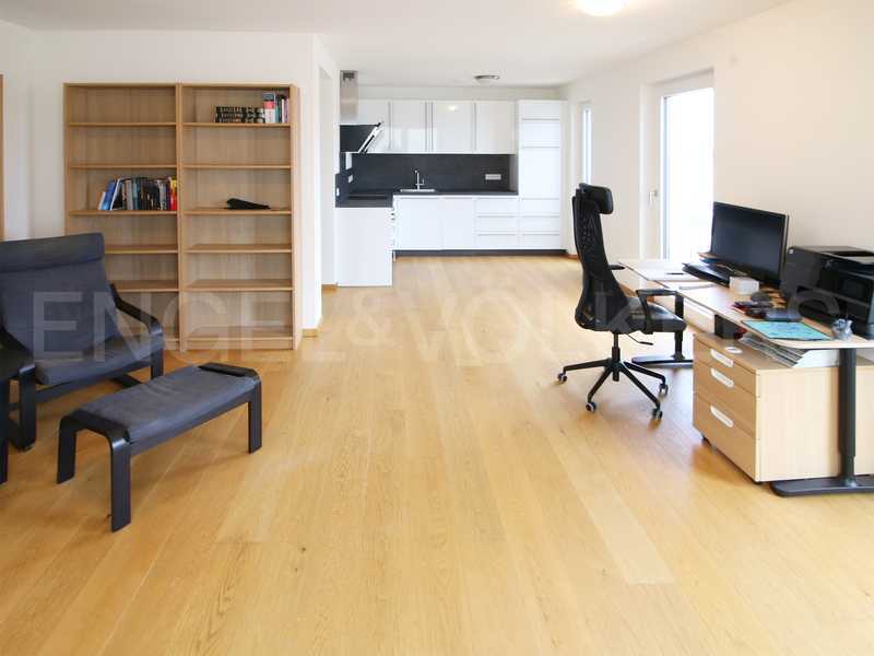 Loftartiges Wohnen – Sonnige, neuwertige Wohnung über den Dächern von Trudering