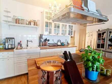 Stilvolle 5-Zimmer-Wohnung mit gehobener Innenausstattung mit Einbauküche in Frankfurt am Main