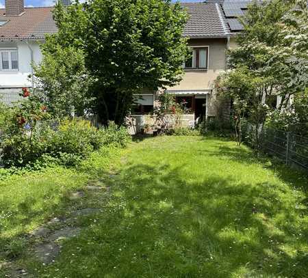 Wohnen in Lövenich: Gemütliches Reihenhaus mit schönem Garten