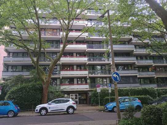 Verkauf einer Zweizimmer-Eigentumswohnung mit großem Balkon in Köln Weiden