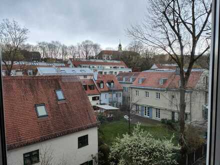 Neu renovierte 2-Zimmer-Wohnung mit 2 Balkonen in München Au