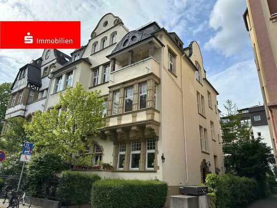 Frankfurt-Westend: Einmalige Gelegenheit! Dachgeschosswohnung in Bestlage!