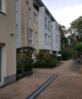 Efferen - Vermietete Wohnung mit Einbauküche und Tiefgaragenplatz, in Bahnnähe und in ruhiger Lage.