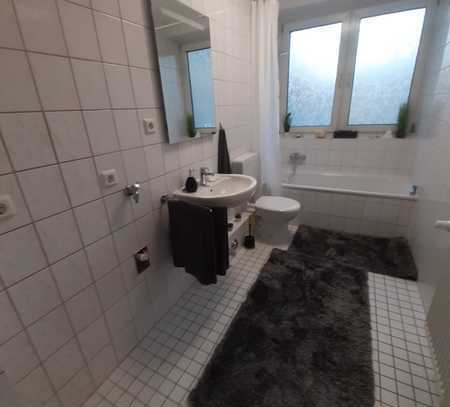 OH - la-la diese 3 Zimmerwohnung mit Balkon im charmanten Altbau -auch an WG
