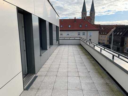 Helle & moderne 3-ZW mitten in der Innenstadt mit großer Dachterrasse