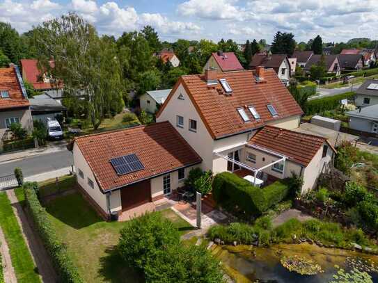 GEPFLEGTE DOPPELHAUSHÄLFTE * MODERNES BAD * TERRASSE * 3 GARAGEN * SCHÖNER GARTEN MIT BADETEICH