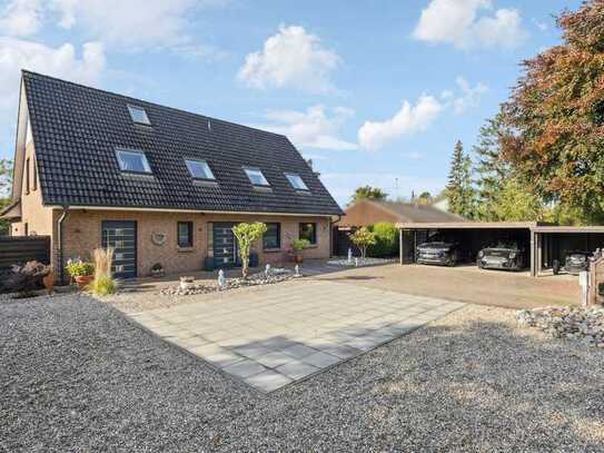 Sehr gepflegtes Ein-/Zweifamilienhaus mit Ausbaupotenzial und Doppelcarports in Struvenhütten