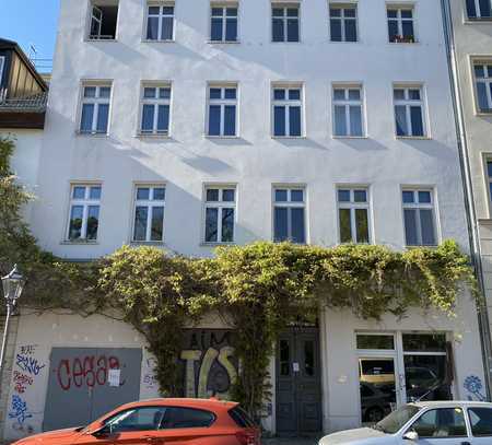 helle 2 Zimmerwohnung mit Blick auf den Elisabethkirchplatz