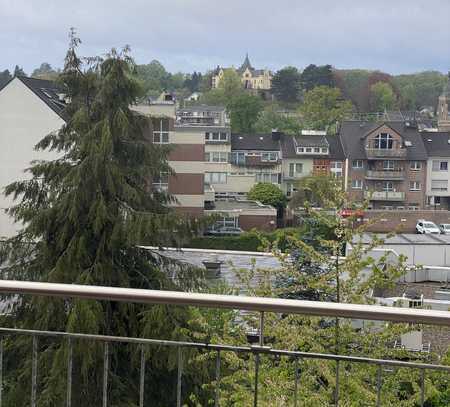 Dachgeschosswohnung mit Loggia/Terrasse