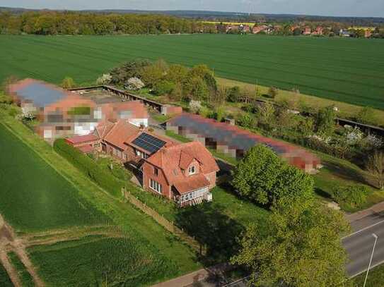 Teilsaniertes Zweifamilienhaus im Grünen - sofort verfügbar - Wohnen auf dem Land mit viel Fläche