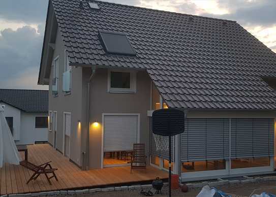 Modernes sonniges Neubau-Traumhaus, gute Verkehrsanbindung