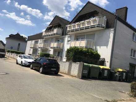 Geschmackvolle Wohnung mit vier Zimmern sowie Balkon und Einbauküche in Offenbach am Main