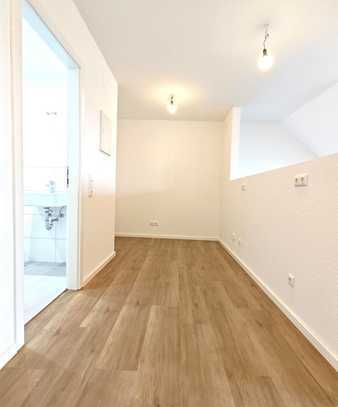 Neue Wohnung, neues Glück! Attraktive 1-Raum-Wohnung mit Balkon. Erstbezug nach Sanierung.