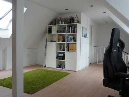 gepflegtes Mehrfamilienhaus in Köln Bayenthal mit 4 Außenstellplätzen