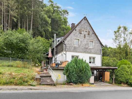 Freistehendes Einfamilienhaus mit Einliegerwohnung und Bauland in Mechernich