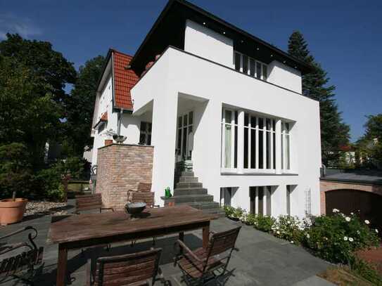 Kernsanierte Villa, sonniges Grundstück, Bestlage, Bezugs- u. Courtage-frei.