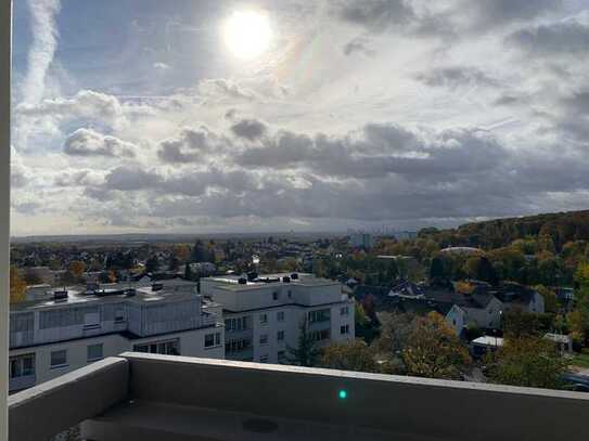 Wunderschöne sanierte 3-Zimmer Wohnung, mit traumhaftem Blick auf Frankfurt!