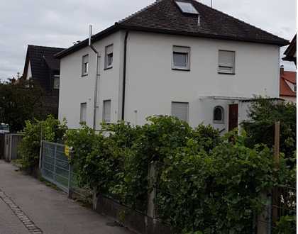 Großes 2- Familienhaus mit großem Garten, 2 Garagen, Wintergarten