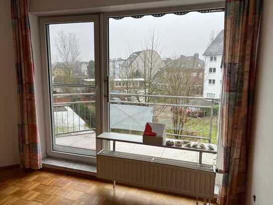 Wunderschöne 2,5-Raum-Wohnung mit Balkon, neuer Einbauküche und TG-Stellplatz in Mülheim Saarn