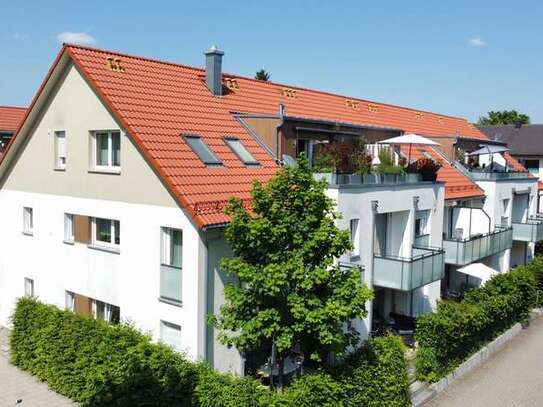 Lichtdurchflutete 2-Zimmer-DG-Wohnung mit Balkon und Einbauküche in ruhiger Lage