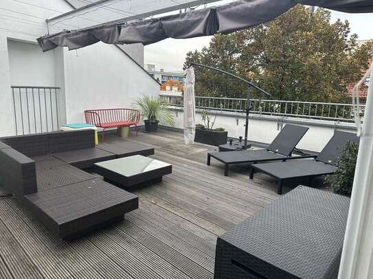 3-Zimmer-DG-Wohnung mit 3 Terrassen, Einbauküche in Berlin Mitte, teilmöbliert