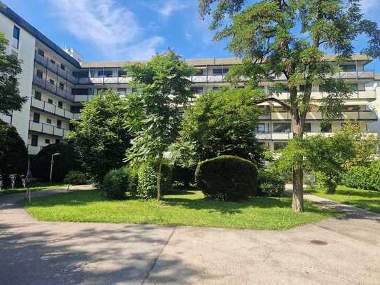 Gut geschnittene, helle 2-Zi-Wohnung mit großem Südbalkon