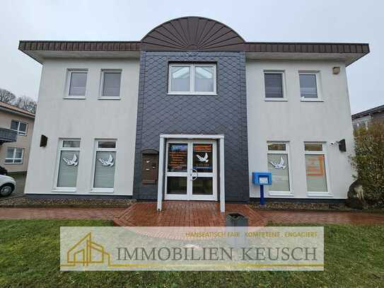 Gewerbe + Wohnen = großes modernes Büro inkl. isolierter Halle mit 2 Rolltoren und exklusiver "Loft-