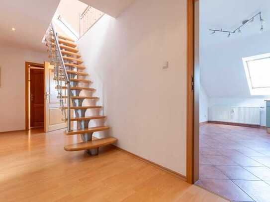 Tolle Dachgeschosswohnung mit großem Tageslichtbad