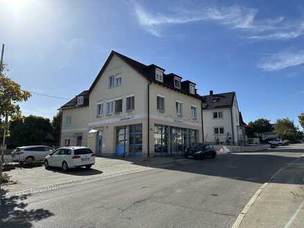 Gepflegte 4-Zimmer-Wohnung mit Einbauküche und Carport