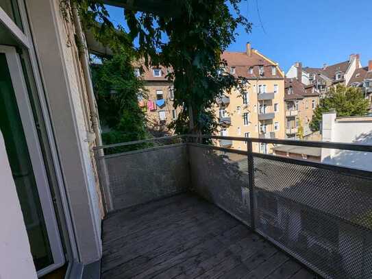 Altbau 3-Zimmer-Wohnung mit Balkon in Karlsruhe-Mühlburg