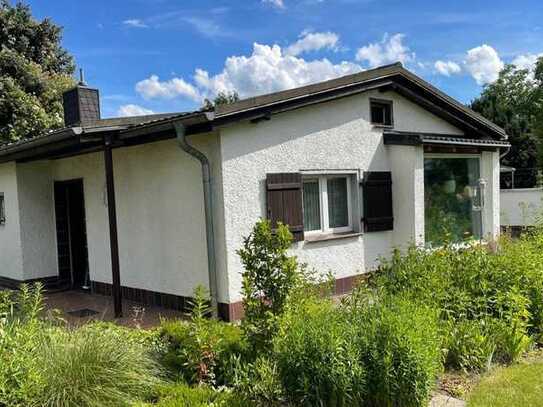 großer Bungalow mit 4,5 Zimmern in Mahlsdorf-Süd mit sehr guter öffentlicher Verkehrsanbindung