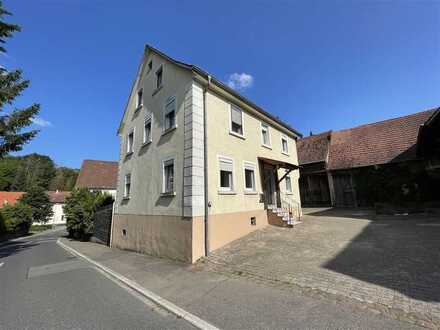Handwerker aufgepasst! Einfamilienhaus mit viel Gestaltungspotenzial und aufbaufähiger Scheune