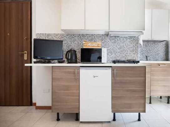 Geschmackvolle, sanierte 2-Zimmer-Wohnung mit Balkon und Einbauküche in Göttingen