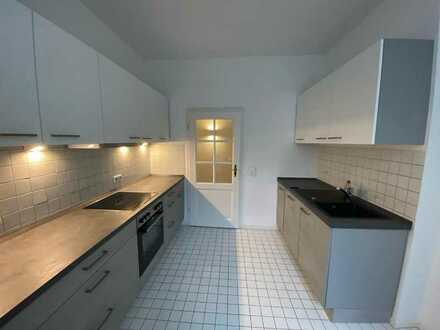 Modernisierte Wohnung mit vier Zimmern und EBK in Magdeburg