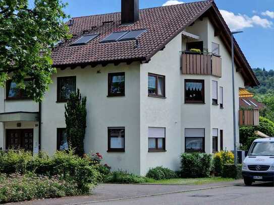 Möblierte helle 3,5 Zi-Wohnung mit EBK, Terrasse und 2 Stellplätzen in Geradstetten